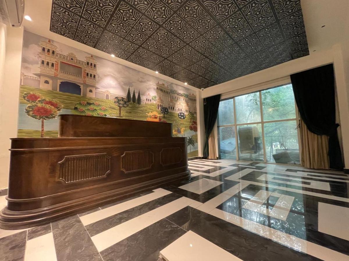 The Saga Hotel New Delhi Bagian luar foto
