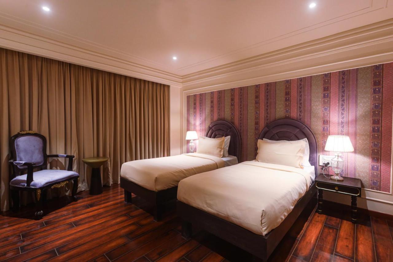 The Saga Hotel New Delhi Bagian luar foto