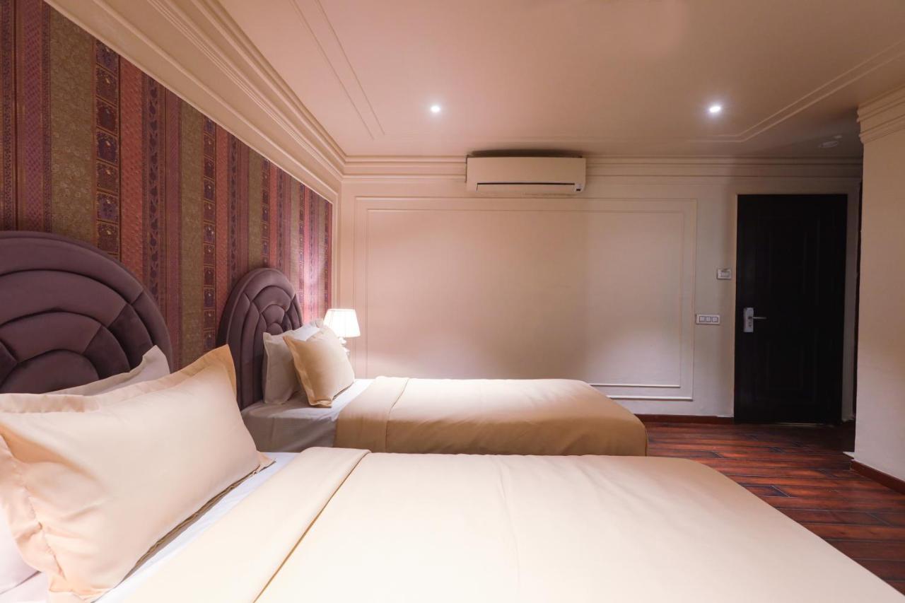 The Saga Hotel New Delhi Bagian luar foto