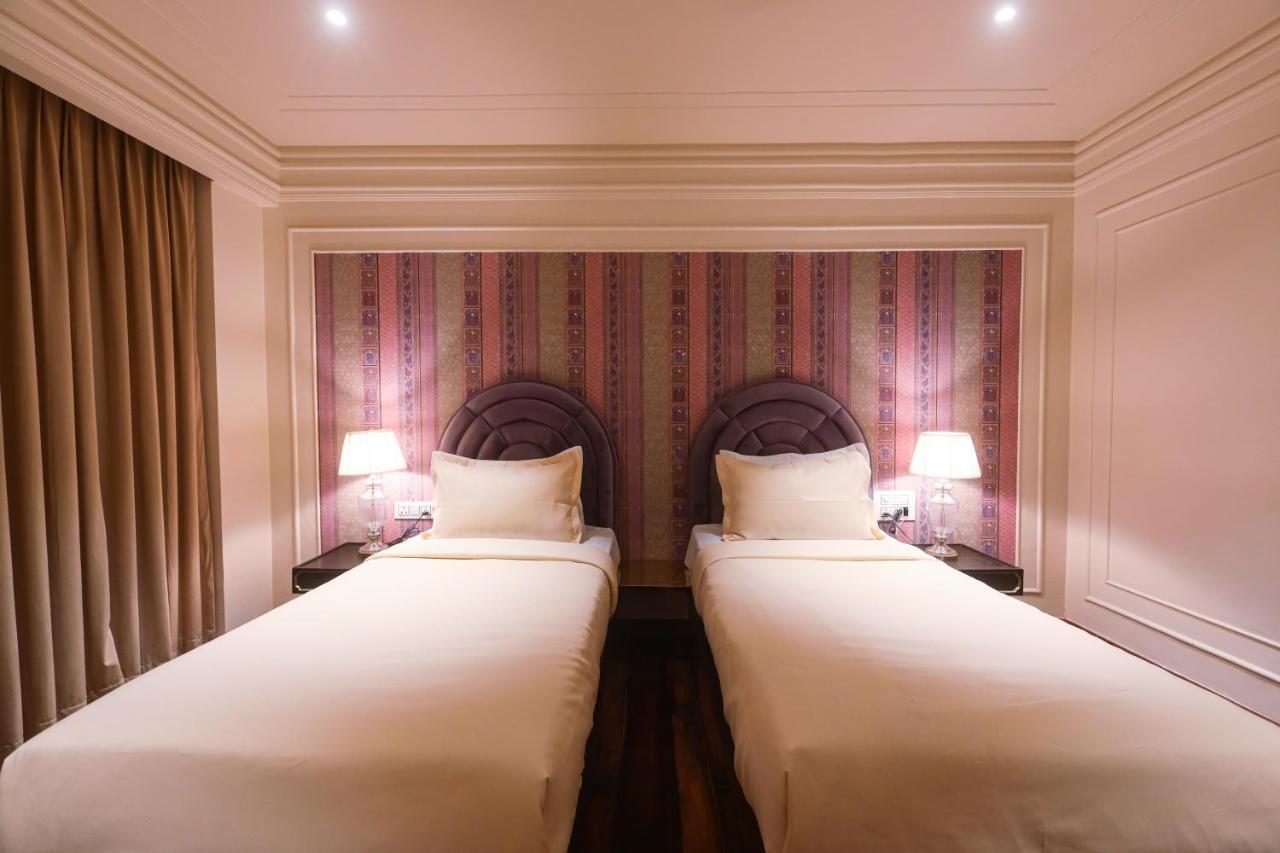 The Saga Hotel New Delhi Bagian luar foto