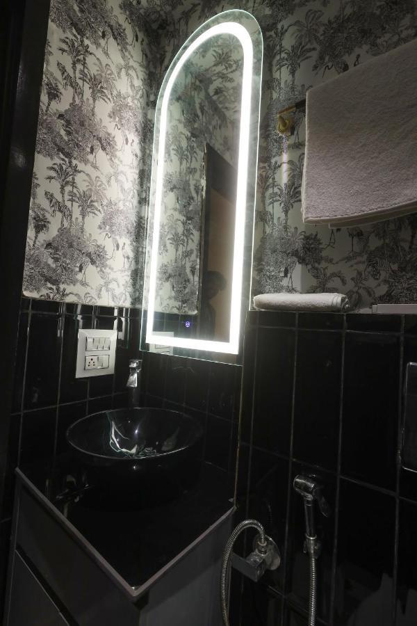 The Saga Hotel New Delhi Bagian luar foto