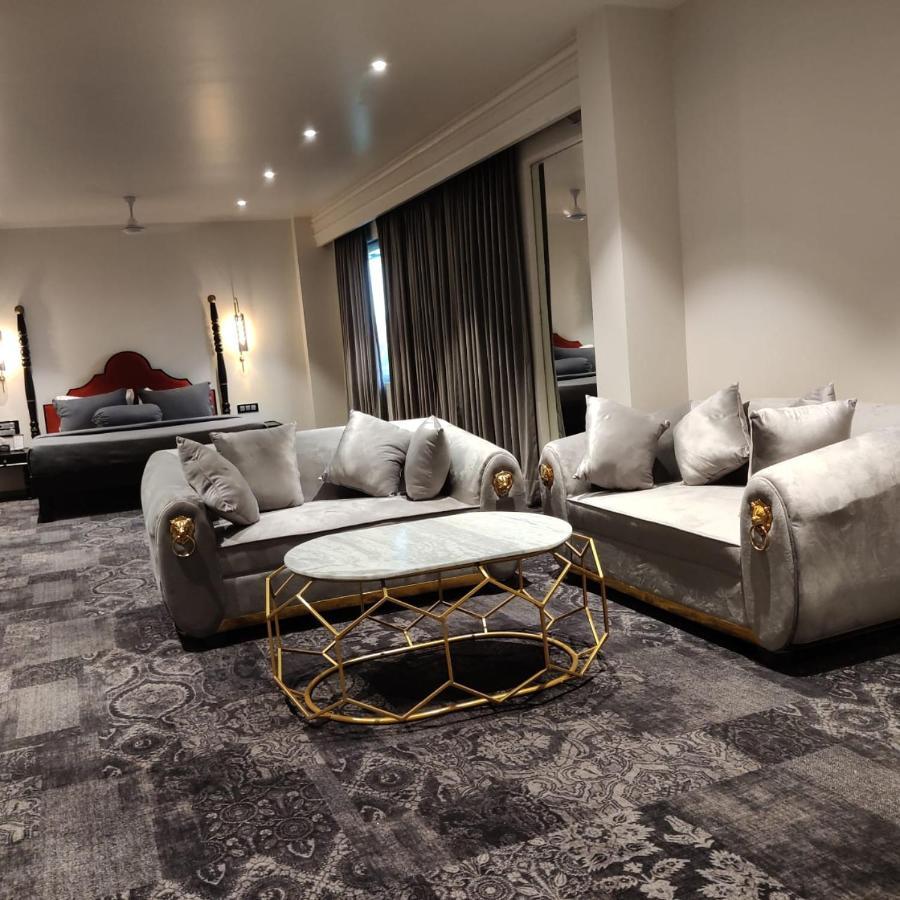 The Saga Hotel New Delhi Bagian luar foto