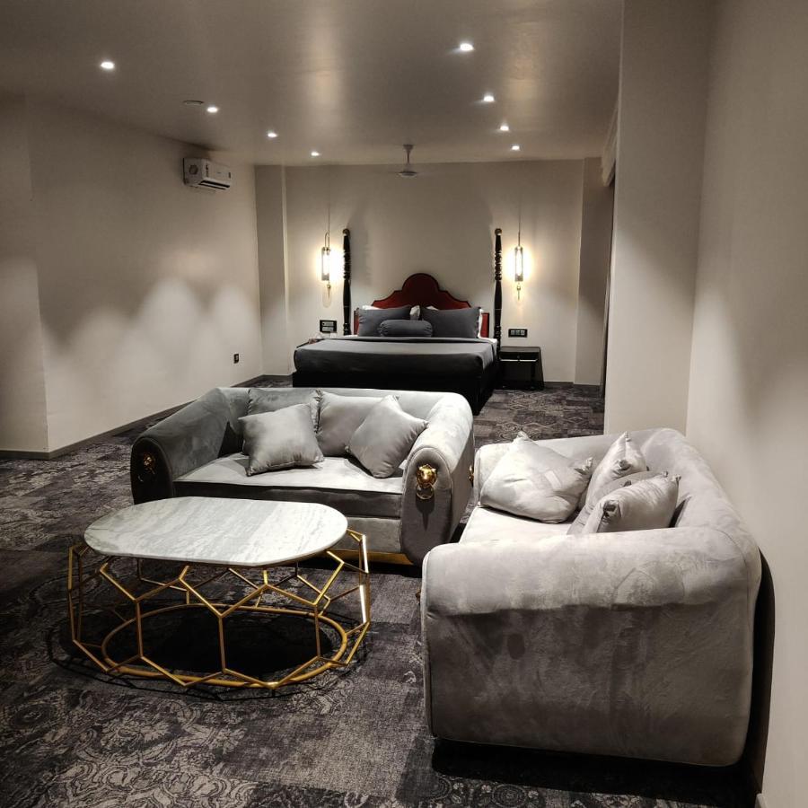 The Saga Hotel New Delhi Bagian luar foto