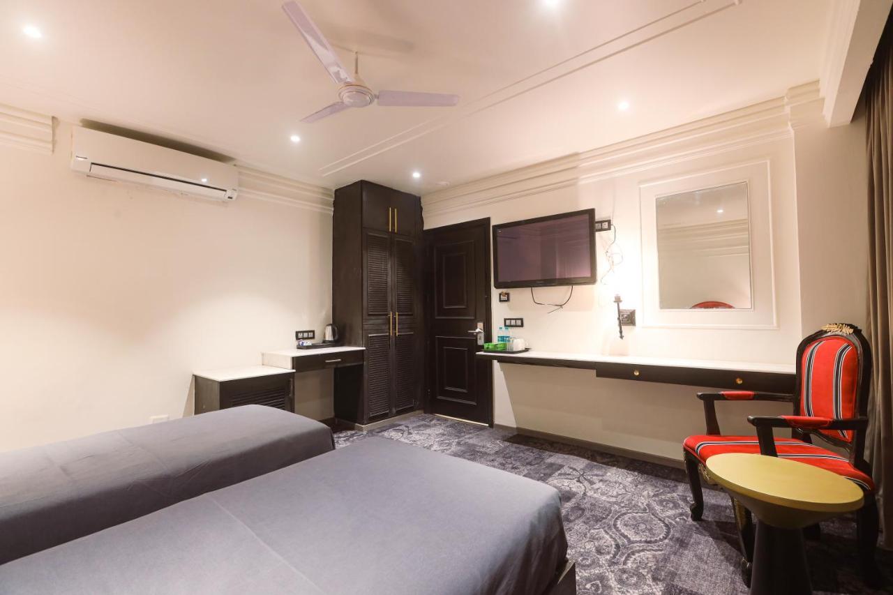 The Saga Hotel New Delhi Bagian luar foto