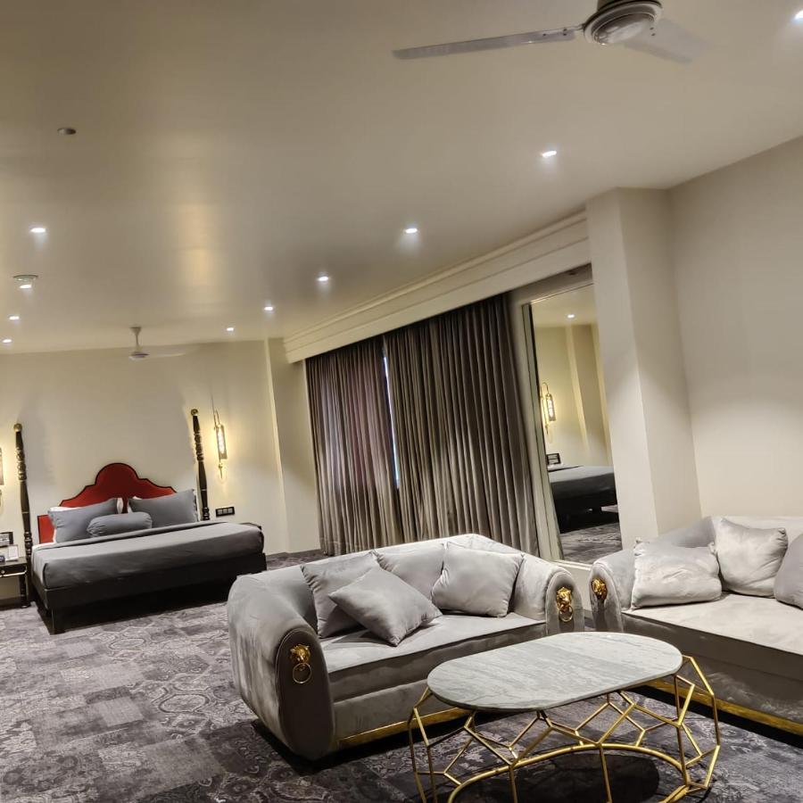 The Saga Hotel New Delhi Bagian luar foto